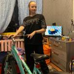 Депутат Госдумы Виктор Дерябкин исполнил мечту юной спортсменки о велосипеде в Волгодонске