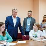 Алексей Орлов поздравил с Новым годом пенсионерку, которая в прифронтовой зоне лечит военных