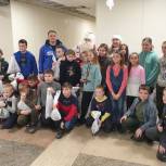 Активисты МГЕР организовали новогодний праздник в школе № 58 в ПГТ Талаковка в ДНР