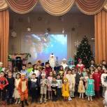 Евгений Ковалев поздравил детей из Октябрьского района с наступающим Новым годом