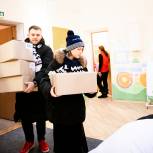 Более 200 подарков передали дмитровские молодогвардейцы и партийцы в социальный центр «Остров Надежды»