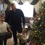 Активисты партии продолжают исполнять новогодние желания детей