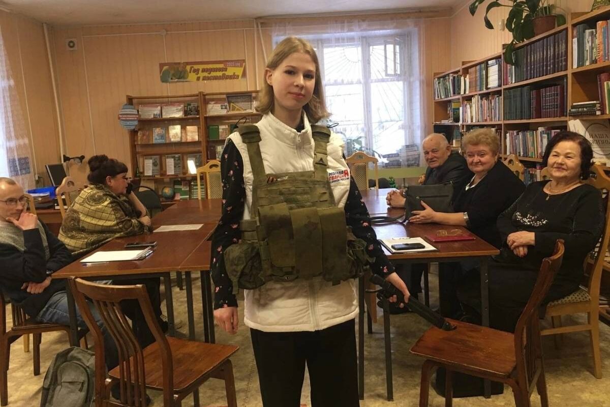 В Мантурово участник СВО рассказал школьникам о своей службе