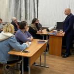 Юрий Зиновьев поднял вопрос ремонта спортзала в школе №41