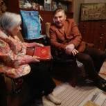 Сергей Деменков поздравил с новогодними праздниками участника Великой Отечественной войны Серафиму Макусову