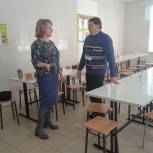 В Ширинском районе депутаты оценили качество горячего питания и отремонтированный пищеблок в школе поселка Коммунар