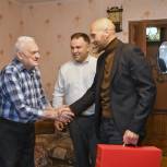 Партийцы Власихи поздравили юбиляра с 80-летием