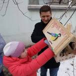 Партийцы Мытищ провели акцию «Покорми птиц зимой»
