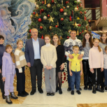 Ноутбук, велосипеды и поездки на Кремлёвскую ёлку: депутаты «Единой России» исполняют мечты детей