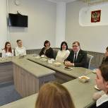Александр Ищенко обсудил со школьниками из Шахт вопросы работы донского парламента