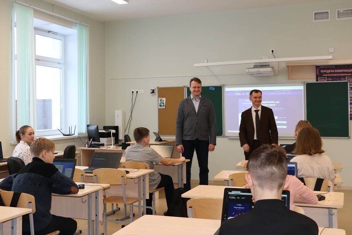 Калманские школьники учились предсказывать погоду на «Уроке цифры»