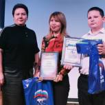 Татьяна Силантьева поздравила школьника с победой в областном творческом конкурсе
