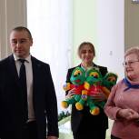 В Еманжелинске поздравили семьи с новорожденными в рамках партпроекта «Женское движение «Единой России»