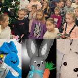 «Единая Россия» в составе гуманитарного груза доставит детям Кировска ЛНР мягкие игрушки, изготовленные руками юных тулунчан