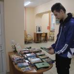 Активисты «Единой России» передали книги в тверскую библиотеку