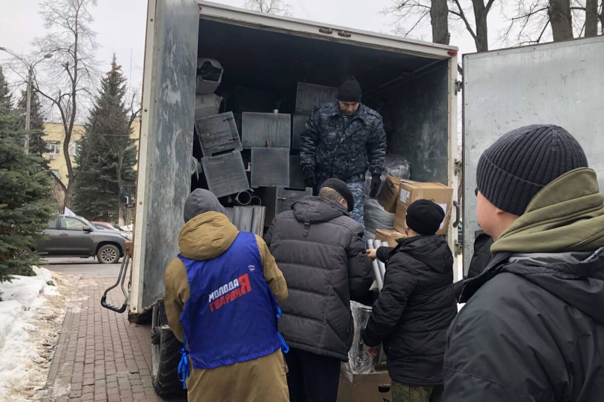 УАЗики и броневики, письма из дома и детские рисунки: «Единая Россия»  отправила новые партии грузов в зону проведения СВО