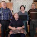 Чесменские депутаты помогли приобрести электроколяску жителю поселка Черноборский