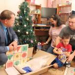 «Единая Россия» исполняет желания зауральских детей