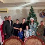 В Ингушетии активисты партии поздравили с наступающим Новым годом детей в ПВР