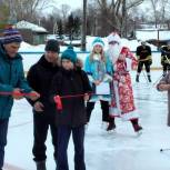 Хоккейная коробка для села, плита для ветерана и песенный конкурс для детей: «Единая Россия» работает с обращениями граждан в регионах