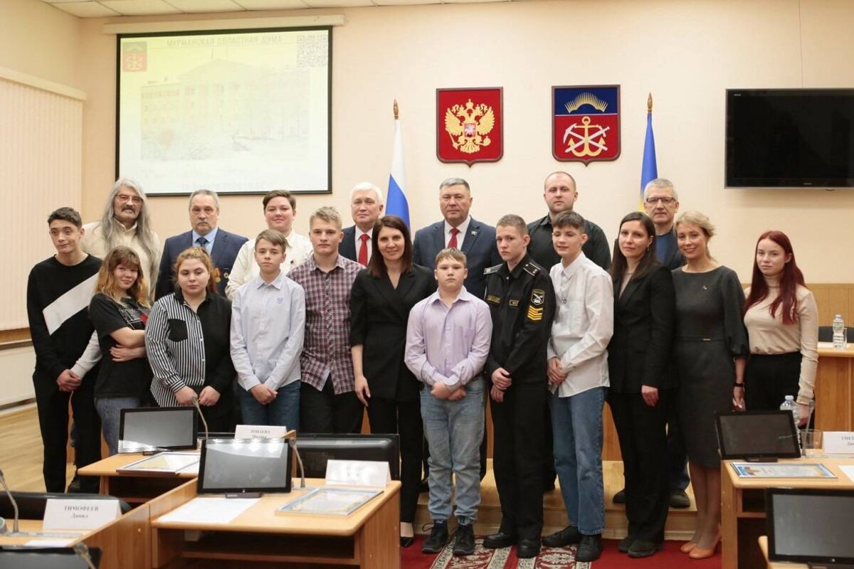 Воспитанникам центра «Ровесник» вручены Благодарственные письма за помощь в сохранении памяти о подвигах воинов Полярной дивизии