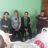 «Женское движение Единой России» помогает пациентам Иркутского военного госпиталя