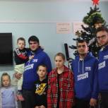 В Тульской области «Единая Россия» поздравила с Новым годом жителей Донбасса в ПВР