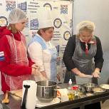 Екатерина Харченко вместе со студентами колледжа испекли хлеб по рецепту времён Великой Отечественной войны