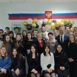 Партийцы города Волжска поздравили с праздником студенческий актив