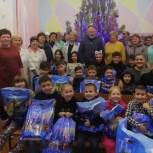 Единороссы Локомотивного городского округа вручили подарки детям, находящимся на лечении в Анненском санатории