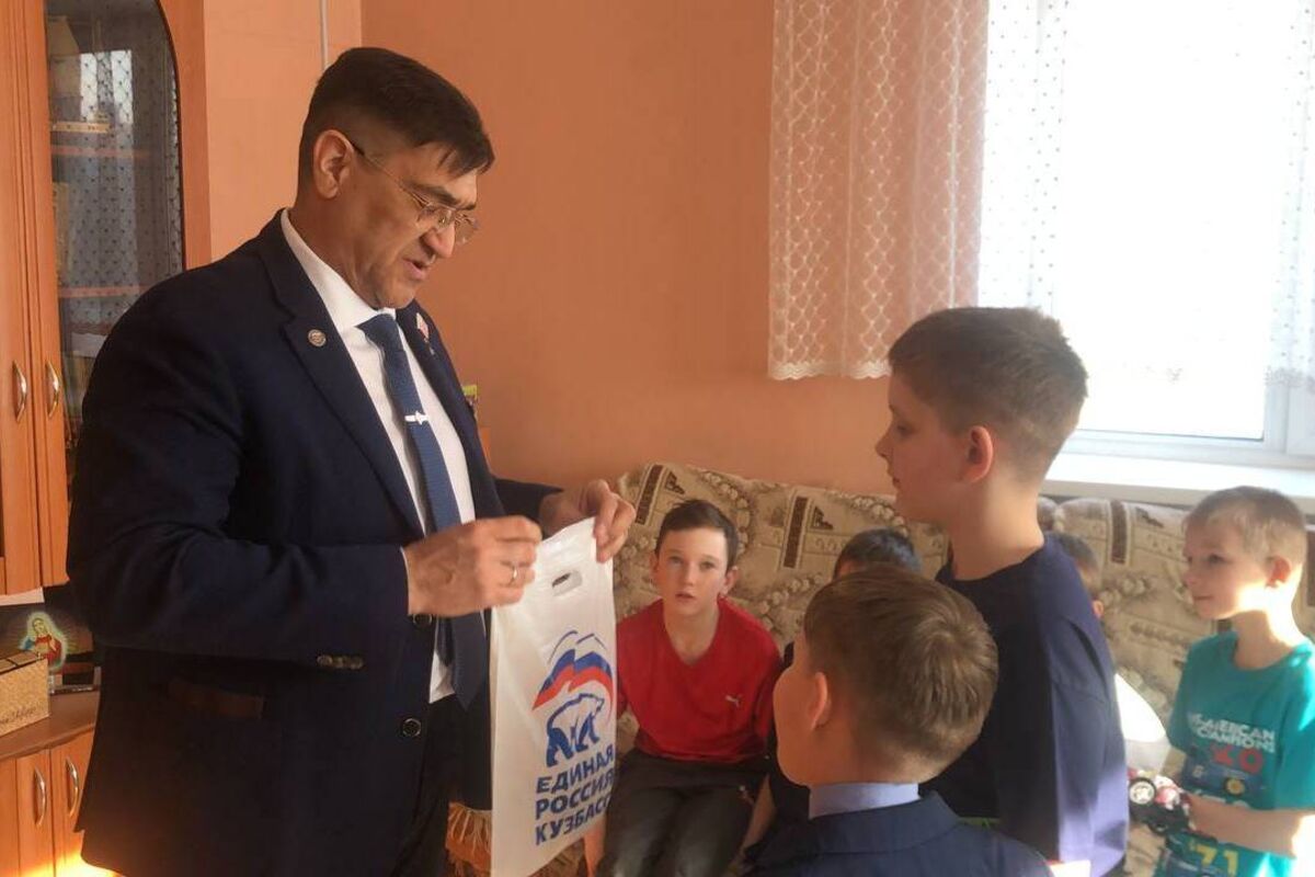 Депутат «Единой России» навестил детей из социально-реабилитационного центра