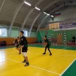 В Октябрьском районе прошли соревнования по волейболу в рамках партпроекта «Детский спорт»