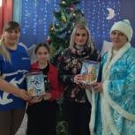 Депутаты «Единой России» вручили новогодние подарки детям в Матвеево-Курганском районе