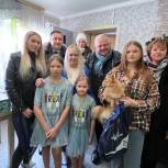 Депутат Госдумы Олег Иванинский встретился с семьей бойца СВО