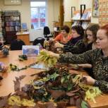 Рамонские активисты и единороссы организовали две мастерские по изготовлению защитных сетей