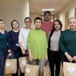 Единороссы Москвы привезли подарки участникам спецоперации в военный госпиталь