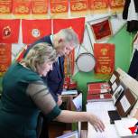 Павел Горчаков посетил музей в Завражской школе, посвященный истории и достижениям жителей Никольской земли
