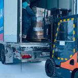 Ямал отправляет на фронт вторую фуру с продуктами, вещами и спецоборудованием