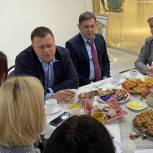 Владимир Нетёсов и Игорь Кастюкевич обсудили с семьями мобилизованных вопросы соцподдержки