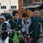 Молодогвардейцы Екатеринбурга передали более 100 килограмм корма для животных в питомники