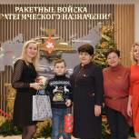 В преддверии Нового года Лариса Лазутина исполнила мечту девятилетнего Дениса из Власихи
