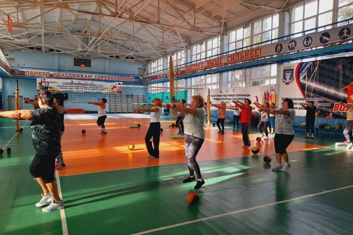 В Балаклаве проводят бесплатные фитнес-тренировки для пожилых людей при поддержке «Единой России»