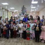 Театральные представления, подарки и конкурсы: «Единая Россия» организовала новогодние праздники для детей в регионах