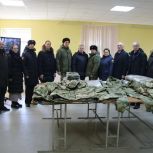 Владивостокские депутаты передали новое снаряжение бойцам инженерно-саперного полка ТОФ