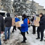Автомобили, продукты, окопные свечи: «Единая Россия» отправила бойцам СВО необходимые на фронте вещи