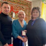 Депутат Советского района поздравил с памятной датой ветерана Великой Отечественной войны