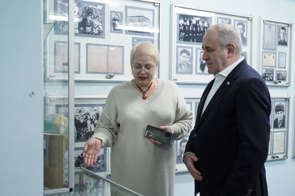 Сергей Неверов и его Фонд «СозИдаНие» поможет гагаринской школе с  оборудованием