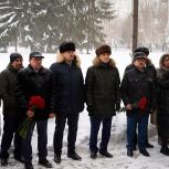 При поддержке «Единой России» в Ялуторовске Тюменской области открыли мемориальную доску в честь участника СВО