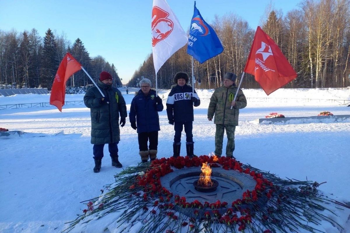 Единороссы и сторонники партии провели автопробег по Дороге жизни