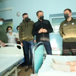 Андрей Турчак и Вячеслав Гладков навестили в больнице в Белгороде детей, раненых во время обстрела 30 декабря